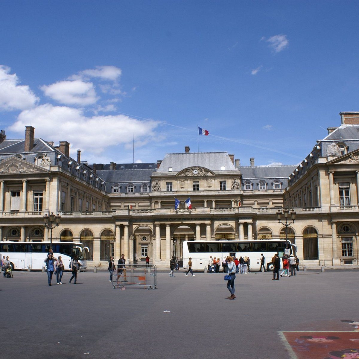 4 Rue de Rivoli – High-Street Shopping